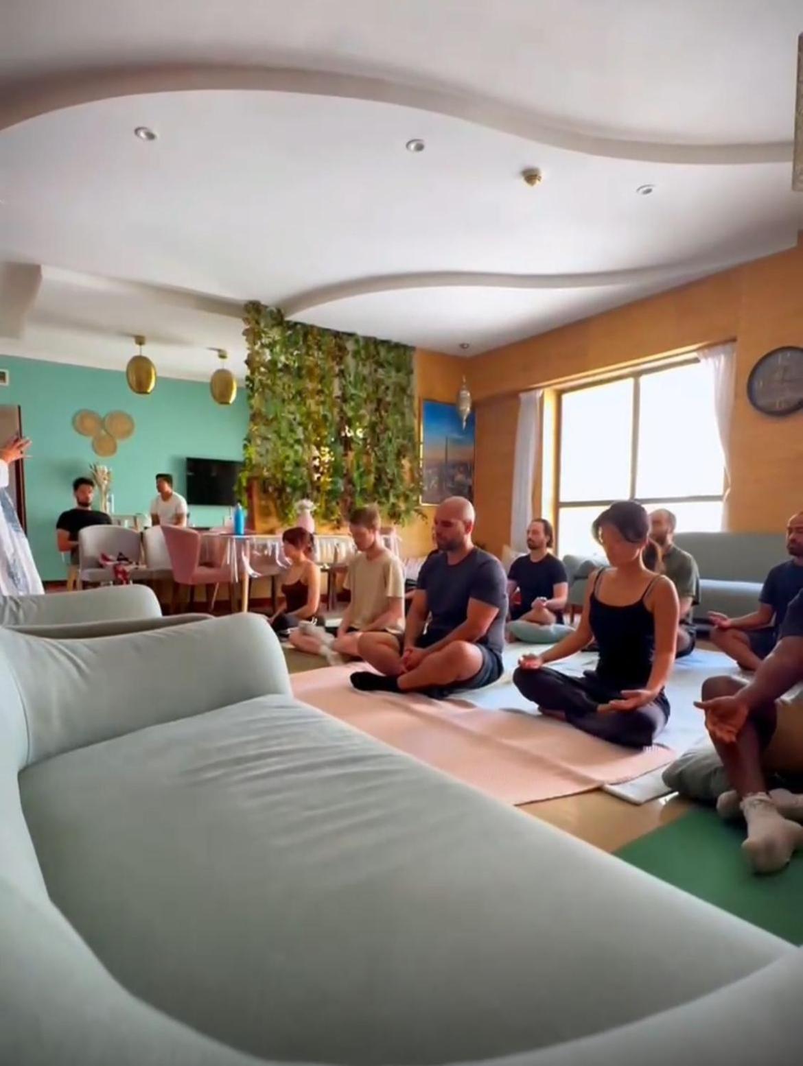 Homestar Deluxe Jbr Meditation & Wellness Hostel Dubai Exterior foto